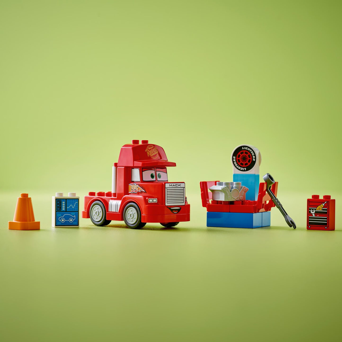 MACK  EN LAS CARRERAS LEGO